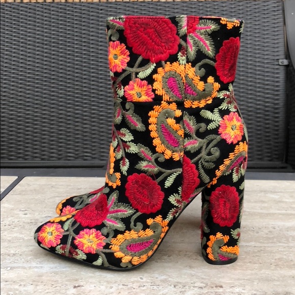 ***8.5 LAST PAIR!!!*** Embroidered Bootie NIB - Picture 5 of 8